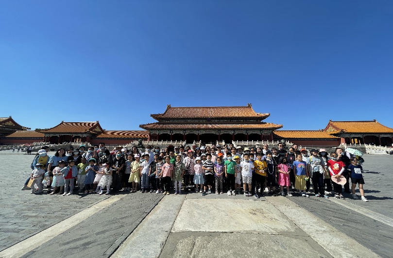 (故宫研学活动合影留念) (故宫研学活动合影留念)